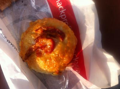 Backfactory, Pizzabrötchen mit Gouda und Paprikastreifen.