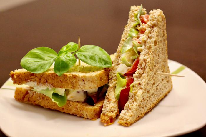 Tomaten-Eiercreme-Sandwich