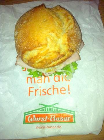 Ciabattabrötchen mit Kassler und Krautsalat.