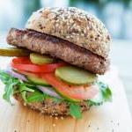 Vollkorn-Beef-Burger mit Parmesan